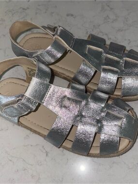 Zara kids' silver metallic fisherman sandals in size 29